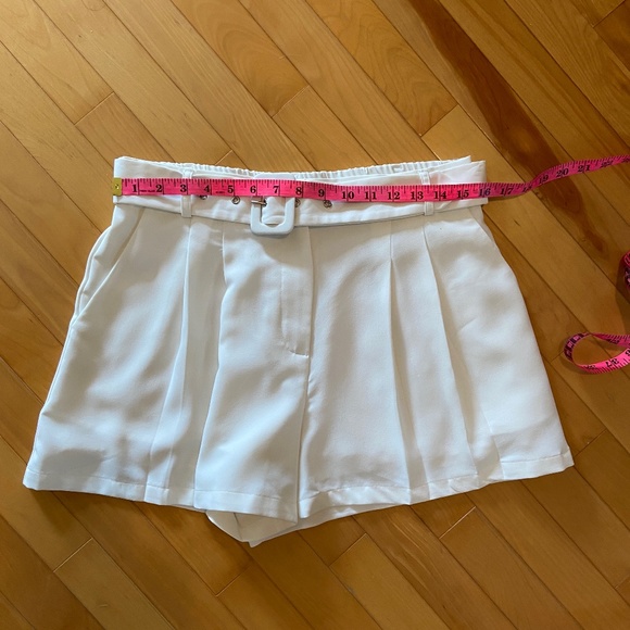 Elodie White Shorts - Size Large - Picture 6 of 10
